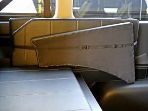 ハイエースワゴン新車アウトレット内装架装　車中泊　ベッド　キャンピングカー